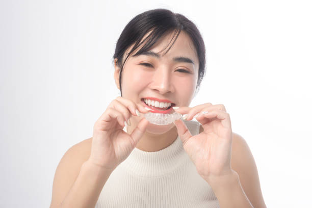 Invisalign untuk gigi tonggos
